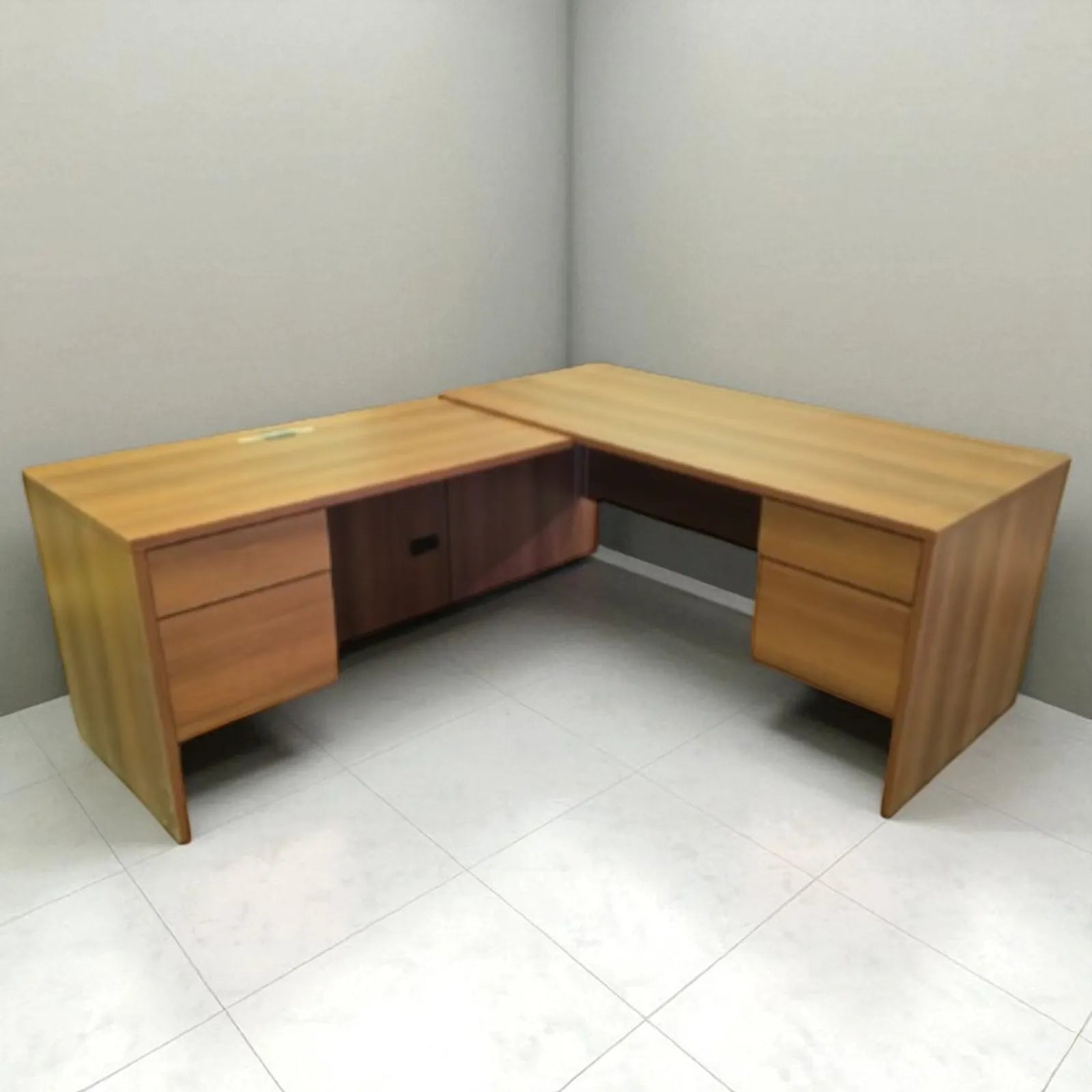 L Shape workstation