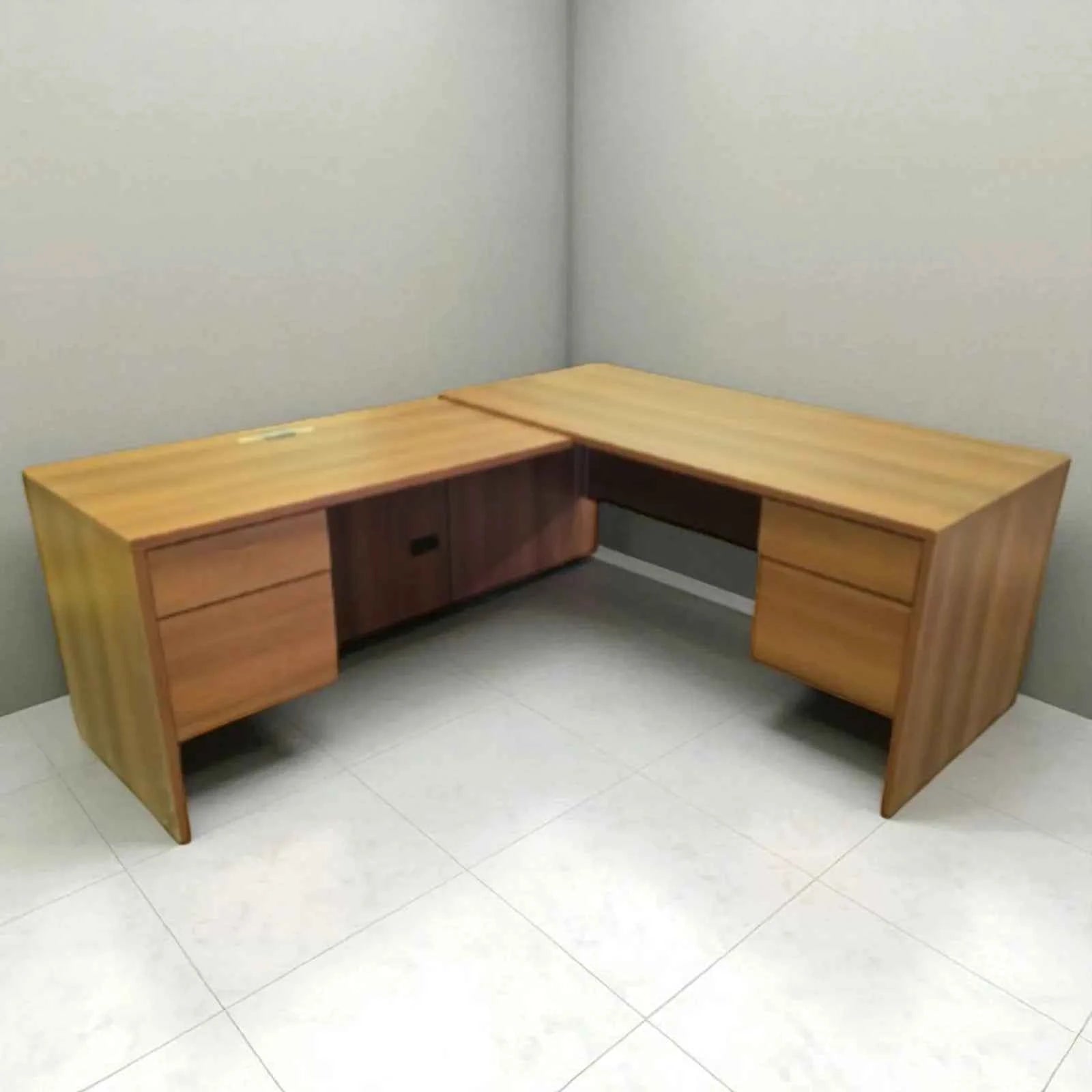 L Shape workstation