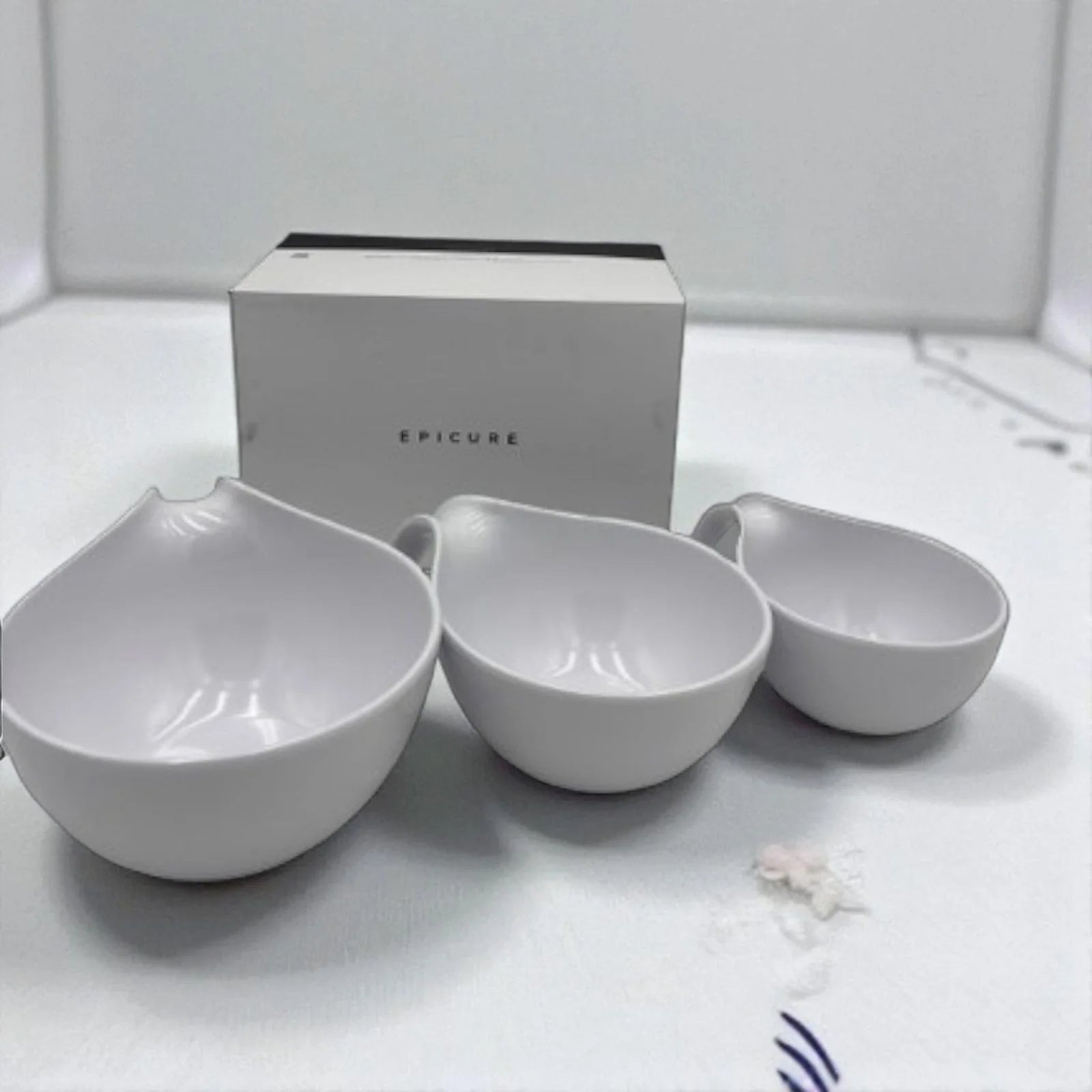 Epicure nesting mixing bowls set in three sizes, stackable and easy to clean
